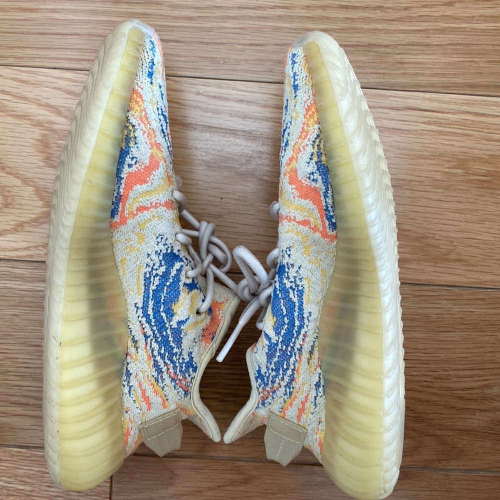 Yeezys sneakers size 6 mens , about 7.5 womens. Worn twice - Picture 4 of 5